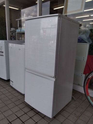 2020年極上美品 省エネ 冷蔵庫 シャープ 付け替えドア対応 LED照明