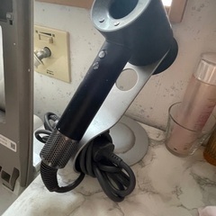 ダイソン ドライヤー スタンド付き