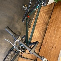 【前後タイヤ・チューブ新品！】6段変速　700×28cクロスバイク　モスグリーン