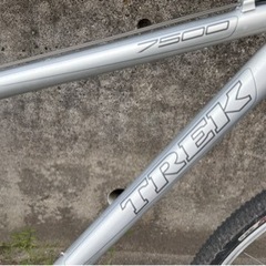 自転車 トレック　
クロスバイク