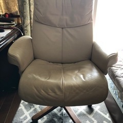 IDC大塚家具■Hjellegjerde　イエリアーダ ■ 総革張り デスクチェア 書斎チェア  人気のオフホワイト