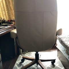 IDC大塚家具■Hjellegjerde　イエリアーダ ■ 総革張り デスクチェア 書斎チェア  人気のオフホワイト