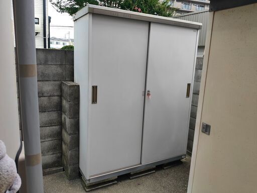くまねず\u003c加古郡播磨町引取限定\u003e（イナバ物置）収納☆物置②☆w1550 x600 xh2030(鍵付き)