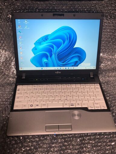 富士通B5サイズモバイル・FUTRO　MP702・Windows11 Professional・Office