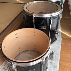 PEARL フロアタム18インチ16インチ、タム14インチのセットです。