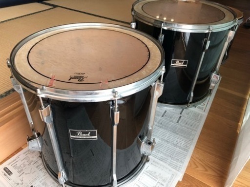 PEARL フロアタム18インチ16インチ、タム14インチのセットです。