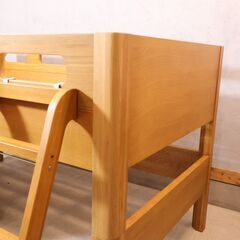 ACTUSで取り扱われていたFUZZLE(ファズル)ハイベッドです。ホワイトオークの深い杢目が使い込むほどに愛着の湧く風合いです。子供の成長に合わせてスペースを有効活用した使い方が出来ます♪