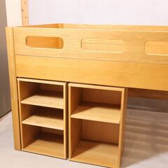 ACTUSで取り扱われていたFUZZLE(ファズル)ハイベッドです。ホワイトオークの深い杢目が使い込むほどに愛着の湧く風合いです。子供の成長に合わせてスペースを有効活用した使い方が出来ます♪