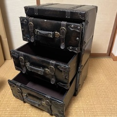 革がとてもかなりカッコいいアンティーク ヴィンテージ トランク型三段 