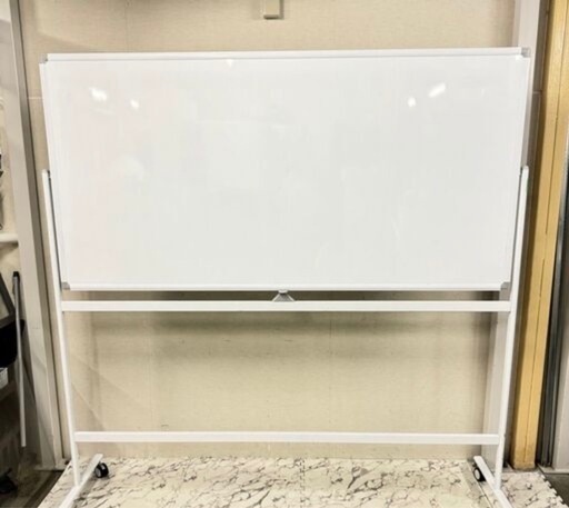H 17937   両面ホワイトボード         ※掲載できる写真が少ないので、必ずしも傷汚れ付属品などが写っているわけではありません！  気になる場合は必ず事前にお問合せください！  あとから写真になかったと言われても対応できかねますのでご了承ください。  合わせて以下商品詳細も必ずご確認ください。  記載のある内容については、ご了承いただいたうえで購入希望くださっているものとして進めさせていただきます。