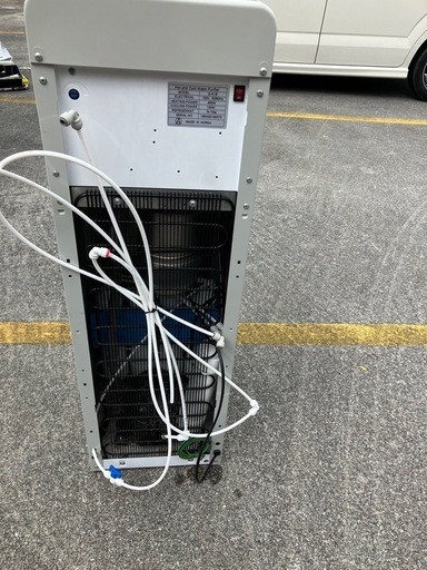 水道直結型ウォーターサーバー(置くスペースない為7/27本日引き取れる方下記価格にてお譲り致します。)