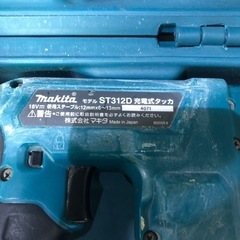 【ゆ.ec】北海道旭川市直接取引歓迎 makita マキタ 充電式タッカ ST312D 12mm×6〜13mm ステーブルCT線 箱あり 取説付 バッテリーなし