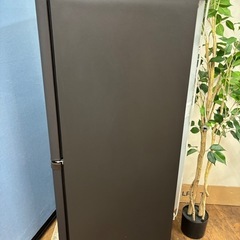 I724 🌈 ジモティー限定価格！ 2023年製の美品♪ Panasonic 冷蔵庫 (138L) ⭐ 動作確認済 ⭐ クリーニング済