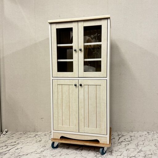 18870  NITORI 2枚ガラス扉　キャビネット   ◆大阪市内・東大阪市他 6,000円以上ご購入で無料配達いたします！◆ ※京都・高槻・枚方方面◆神戸・西宮・尼崎方面◆生駒方面、大阪南部方面　それぞれ条件付き無料配送あり！