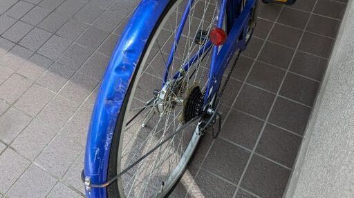 中古自転車完成 27インチのシティーサイクル 6段変速、オートライト 