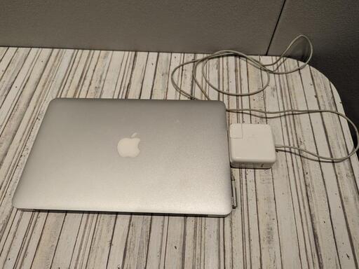 【本日取りに来れる方限定で更に値下げします！】【美品】APPLE MacBook Air 11 mid2011acアダプター付