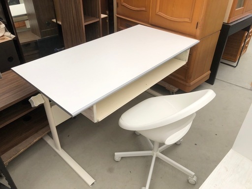 PCデスク\u0026チェアのセット 広々サイズのデスクです！140cm×70cm×高さ72cm