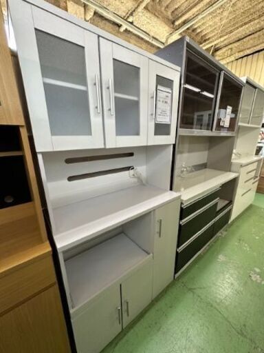 【ドリーム川西店御来店限定】 ホームテイスト 組立式3枚扉オープンボード ホワイト H1800×W900×D401 クリーニング済み 【2001246255600213】