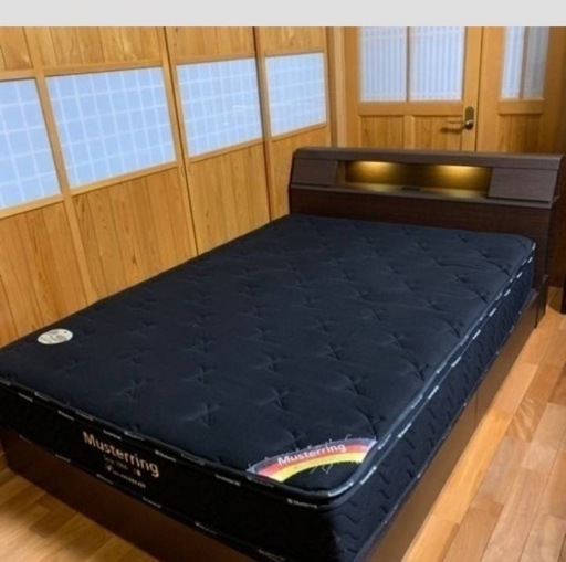 ダブルベッド