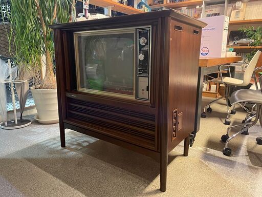 家具付きブラウン管テレビ（ナショナルカラーテレビ）