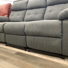 ニトリの3人掛けリクライニングソファー（グレー）のご紹介！（トレファク寝屋川）