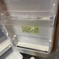 ☆中古￥13,800！SHARP　137㍑2ドア冷蔵庫　家電　SJ-D14E-W型　2019年製　幅48㎝ｘ奥行59㎝ｘ高さ113㎝　【BG174】