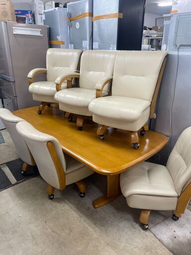 リサイクルショップどりーむ荒田店 No12782 大特価！！　ダイニングテーブルセット　椅子６脚付き♪　キャスター付きの椅子で便利♪