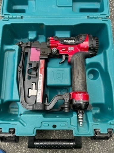 makita 高圧フロアタッカー