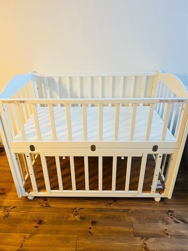 コンビ ベビーベッド・マットレス付き (Mii) 札幌のベビー用品《ベビー  