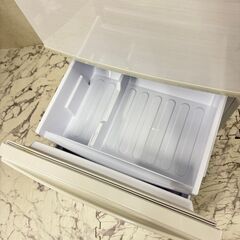  18940  SHARP 一人暮らし2D冷蔵庫 2017年製 137L ◆大阪市内・東大阪市他 6,000円以上ご購入で無料配達いたします！◆ ※京都・高槻・枚方方面◆神戸・西宮・尼崎方面◆生駒方面、大阪南部方面　それぞれ条件付き無料配送あり！            