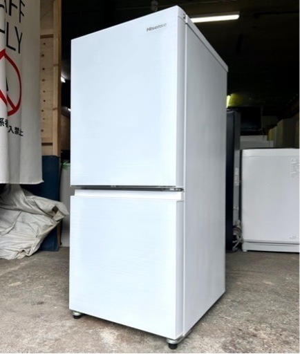 札幌市内配送可 美品 22年製 Hisense ハイセンス 135L 2ドア冷蔵庫 ガラスホワイト HR-G13C-W