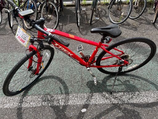 リサイクルショップどりーむ天保山店　No1290　クロスバイク　28インチ　TREK　3×8段ギア付き　ソーラー充電ライト付き