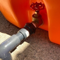 　200Ｌ　ポリタンク　ローリータンク　バルブ付き　
