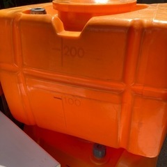 　200Ｌ　ポリタンク　ローリータンク　バルブ付き　
