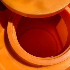 　200Ｌ　ポリタンク　ローリータンク　バルブ付き　
