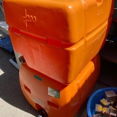 　200Ｌ　ポリタンク　ローリータンク　バルブ付き　
