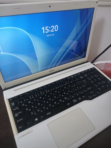 富士通白 高性能4コア8スレッド版　Corei7搭載　高速SSD240G　メモリ大容量8G 　CD/DVD　カメラ内蔵　Wifi対応