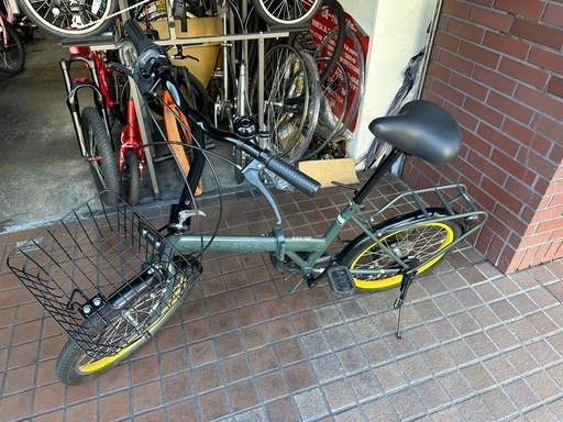 ★美品★20インチ　外装6段変速　カゴ付き折り畳み自転車　カーキ色