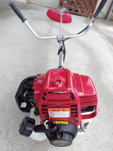 お話し中【HONDA】草刈り機(4サイクル) お話し中です ホンダ4サイクル草刈り機 使用期間少なく美品です