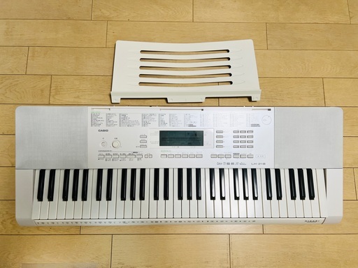 CASIO LK-325 ホワイトキーボード 61キー Amazon | CASIO LK-325 光ナビゲーションキーボード 61鍵盤 スタンド