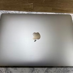 8年前のmacbookproと落として起動不能になってしまったiphone15pro