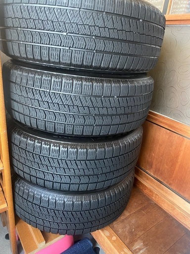 タイヤ　BRIDGESTONE 215/60R16