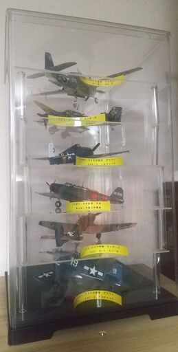 1/72の第二次世界大戦中の戦闘機等とブルーエンジェルスのファントム、組立済みプラモデル88機、ケース付