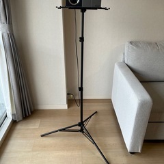 【予約済み】YOWHICKプロジェクター + 無料プレゼント (プロジェクタースタンド, Fire TVスティック). Yowhick Projector + Free Presents (Projector stand, FireTV stick)