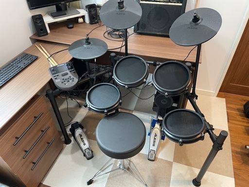 Alesis アレシス 電子ドラムセットNitro Mesh Kitメッシュ折りたたみ式8ピース3シンバル ドラムスローン付き　中古品