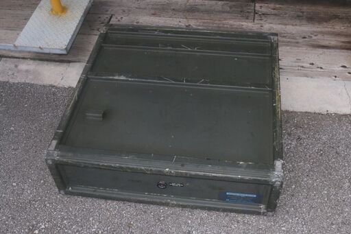 米軍使用の金属製ボックス