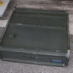 米軍使用の金属製ボックス 米軍使用の金属製ボックス