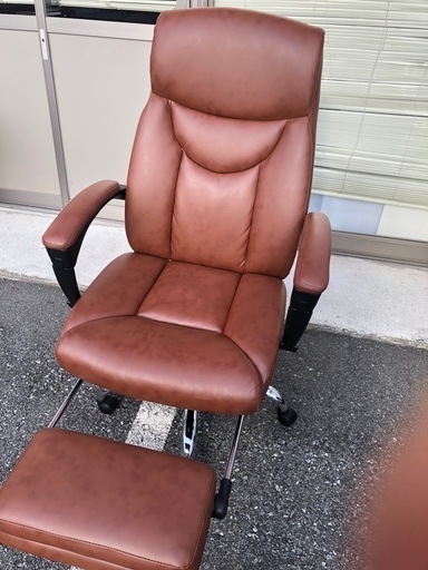 超美品　オフィスチェア　社長椅子　リクライニング　フットレスト付