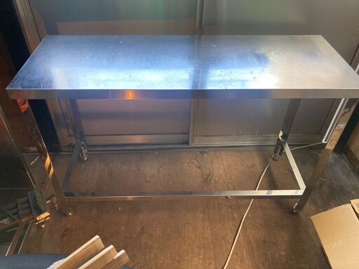 ☆中古￥8,000！業務用作業台　家具　多目的　幅125㎝ｘ奥行35㎝ｘ高さ79㎝　【BG187】