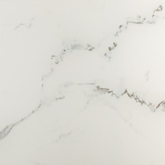 ニトリのダイニングテーブル　　天板ガラス